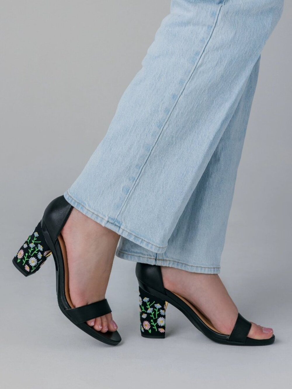 Pashion Footwear Block Heel Kit 4 Coal Daisy Embroidery Size 9-11 - Picture 3 of 7